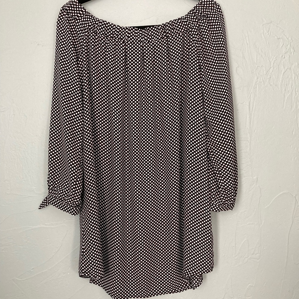 Express- M- black w white polka dot off shoulder